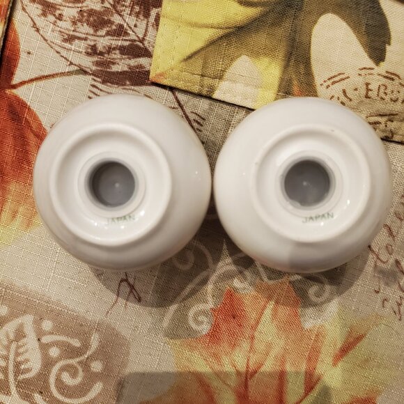 Tulip Salt and Pepper Shakers - Picture 4 of 6